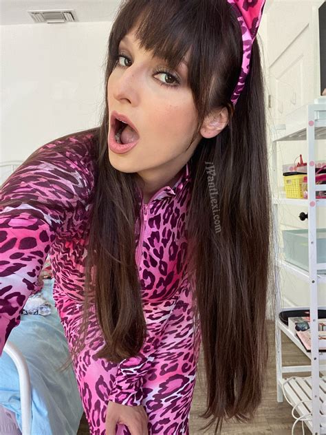 Lexi Luna™️ on Twitter.